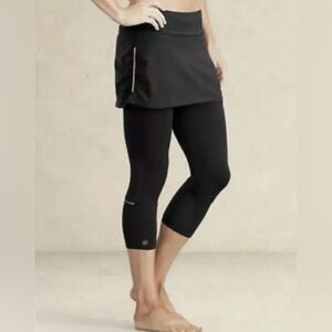Athleta Contender 2 in 1 Skirted Black Capri Leggings Size XS